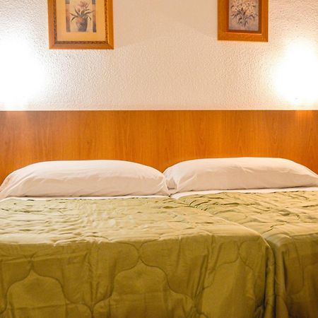 Hostal Gran Via Levante Торевьиа Экстерьер фото