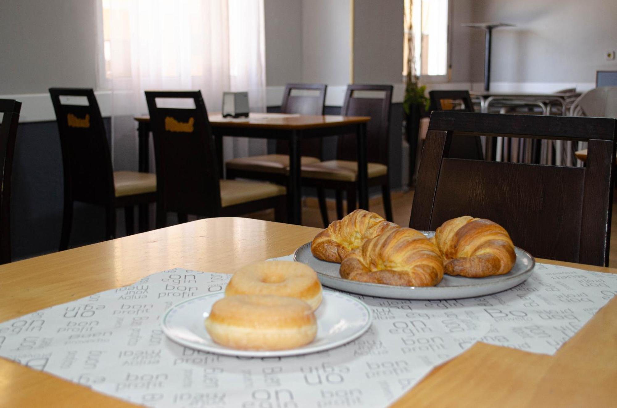 Hostal Gran Via Levante Торевьиа Экстерьер фото