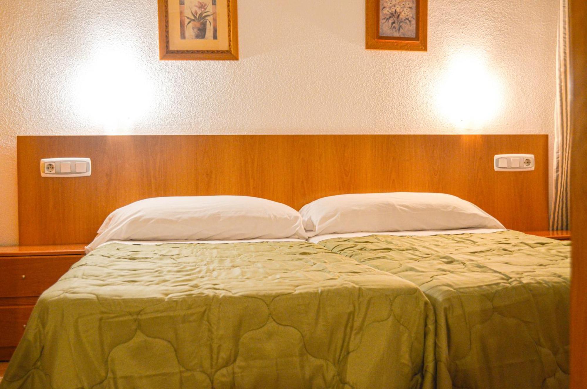 Hostal Gran Via Levante Торевьиа Экстерьер фото