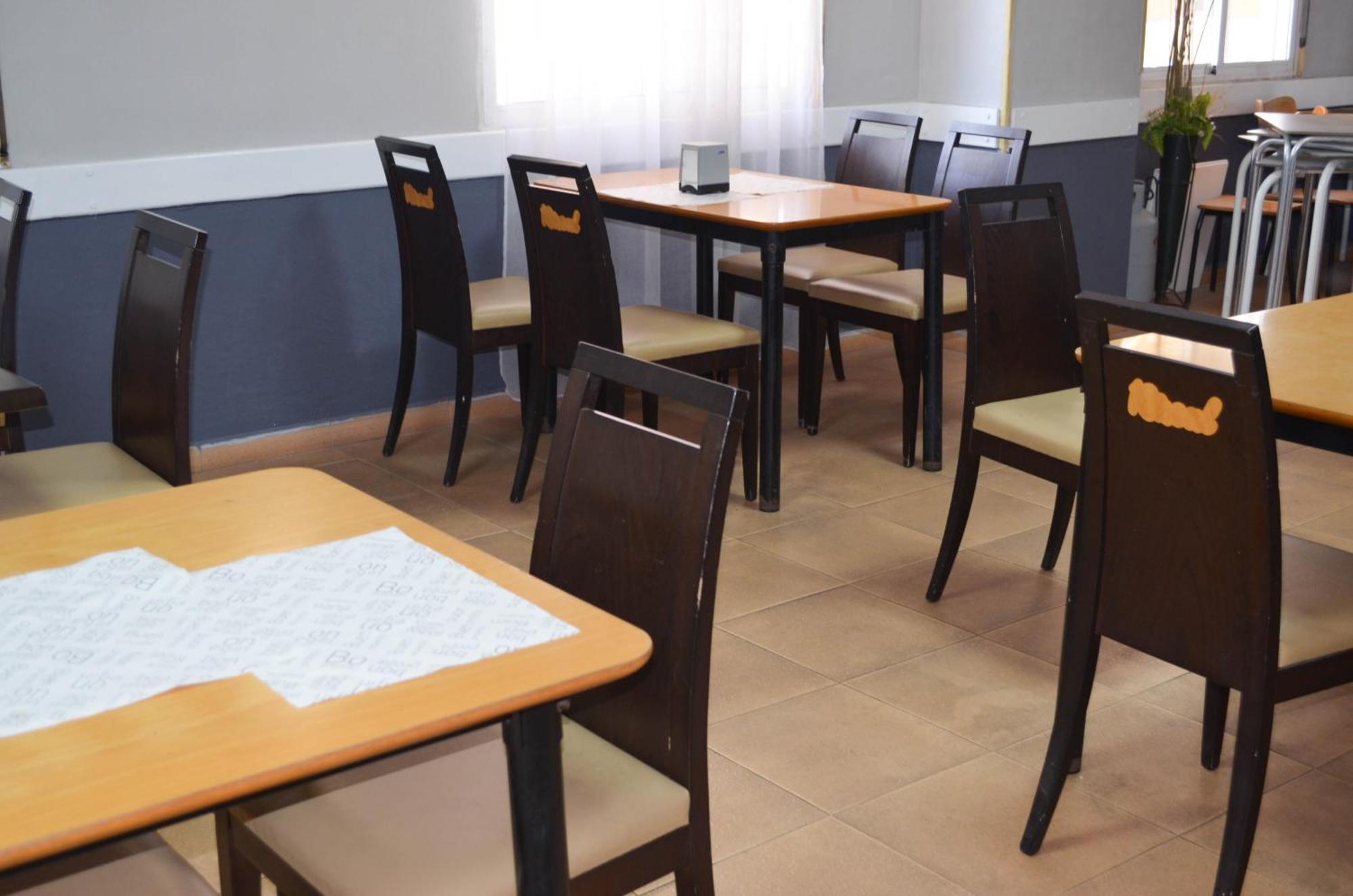Hostal Gran Via Levante Торевьиа Экстерьер фото