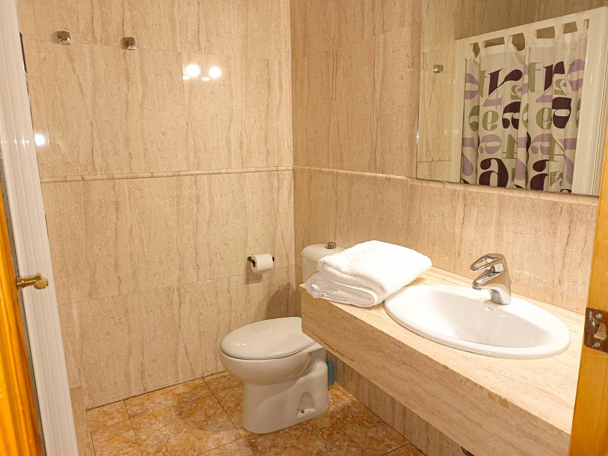 Hostal Gran Via Levante Торевьиа Экстерьер фото