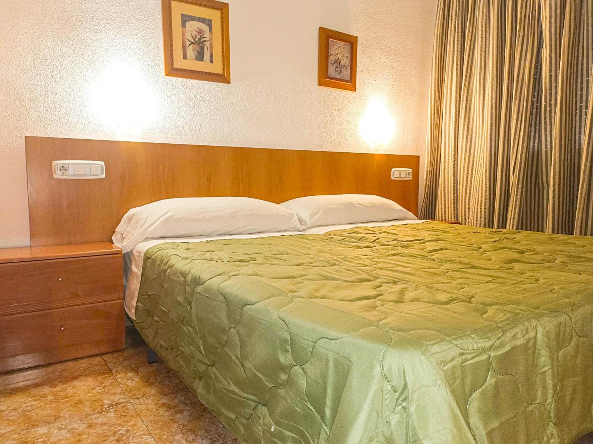 Hostal Gran Via Levante Торевьиа Экстерьер фото